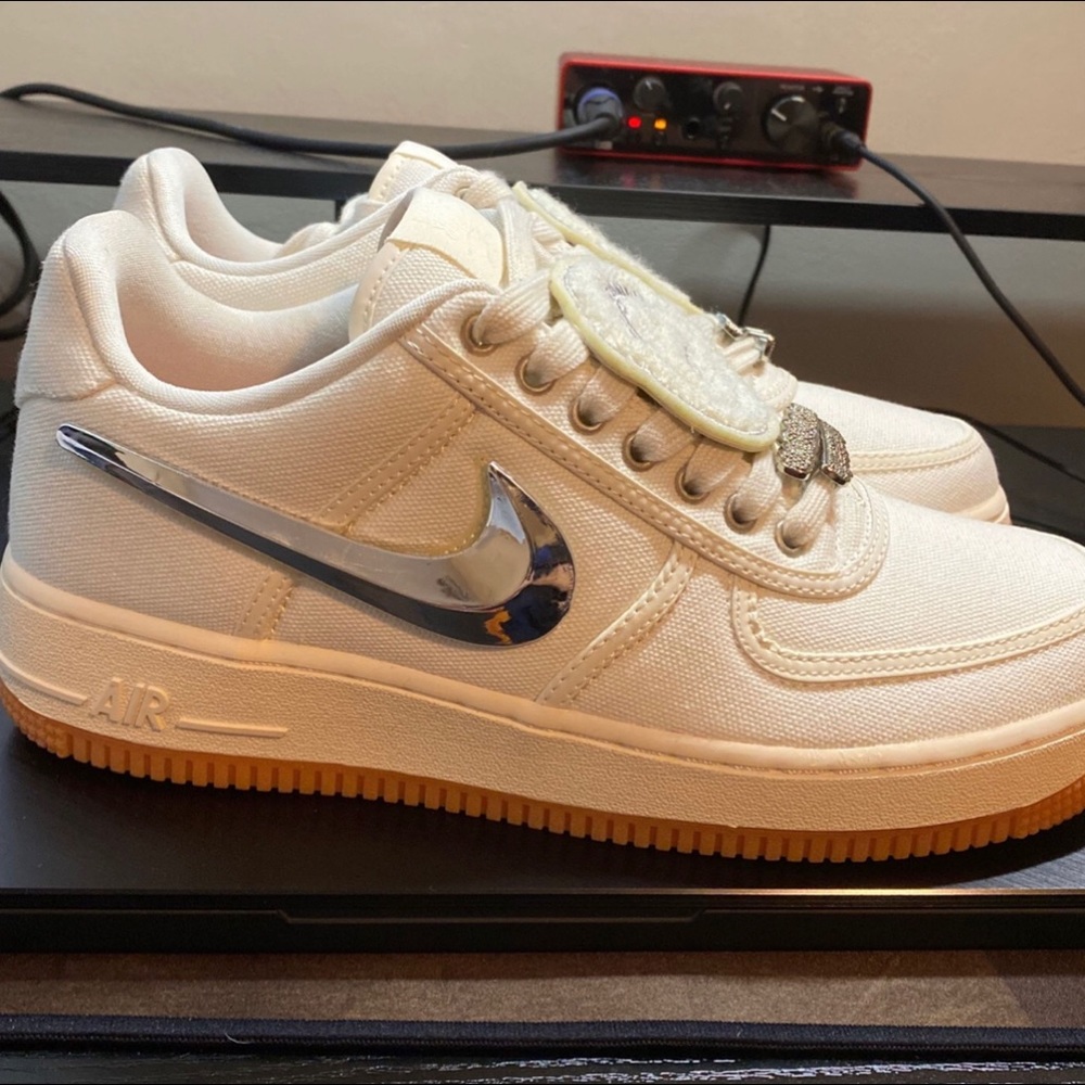 Travis Scott Air Force 1 low size 9